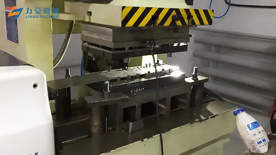 Stampi per stampaggio di metalli e matrici progressive per componenti automobilistici