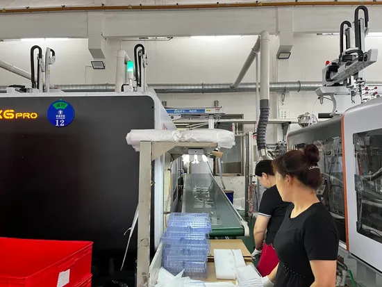 Stampo per iniezione di plastica Strumento per stampaggio di strumenti medici in plastica Apparecchiature